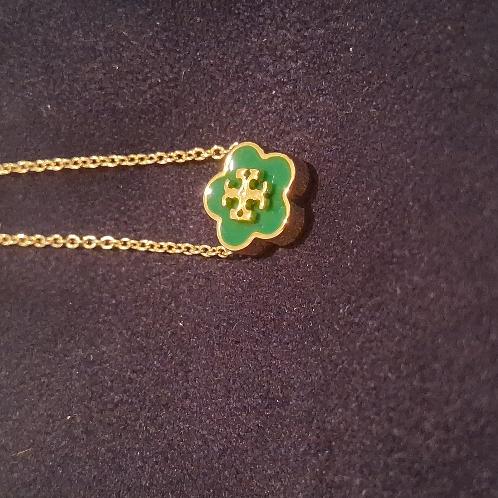 Tory Burch Forget Me Not Green Daisy Pendant Necklace With Dustbag. SOLD OUT - Picture 2 of 5